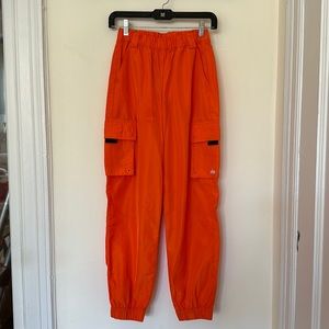 Alo “It Girl” Cargo Woven Pant